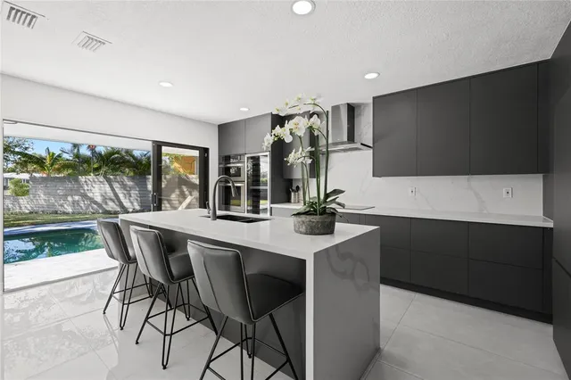 $2,200,000 | 2440 Northeast 25th Place, Fort Lauderdale, FL 33305