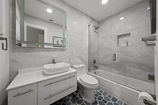 $2,200,000 | 2440 Northeast 25th Place, Fort Lauderdale, FL 33305