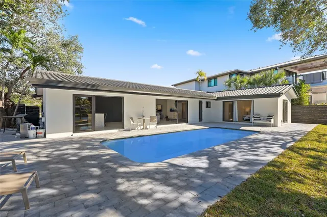 $2,200,000 | 2440 Northeast 25th Place, Fort Lauderdale, FL 33305