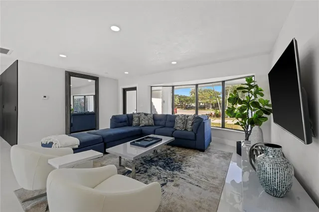 $2,200,000 | 2440 Northeast 25th Place, Fort Lauderdale, FL 33305