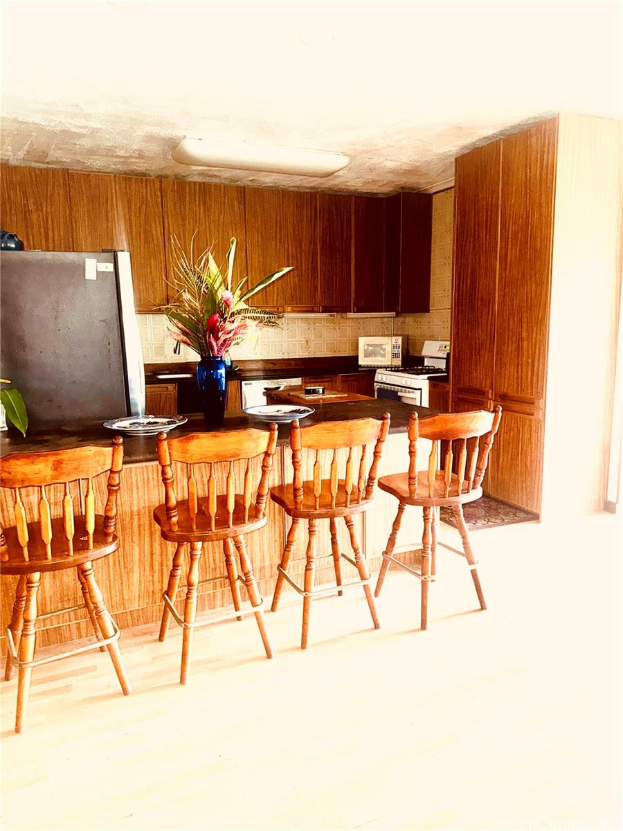 59-543 Alapio Road Haleiwa, HI 96712 - Photo 11 of 20 a view of a chairs and table on the terrace