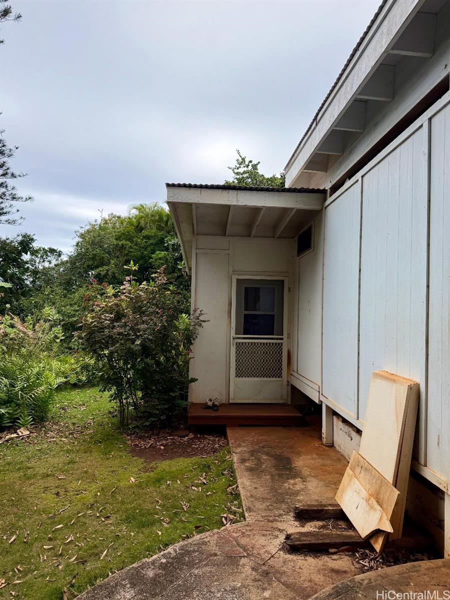 59-543 Alapio Road Haleiwa, HI 96712 - Photo 6 of 17 Carport Rental Entrance