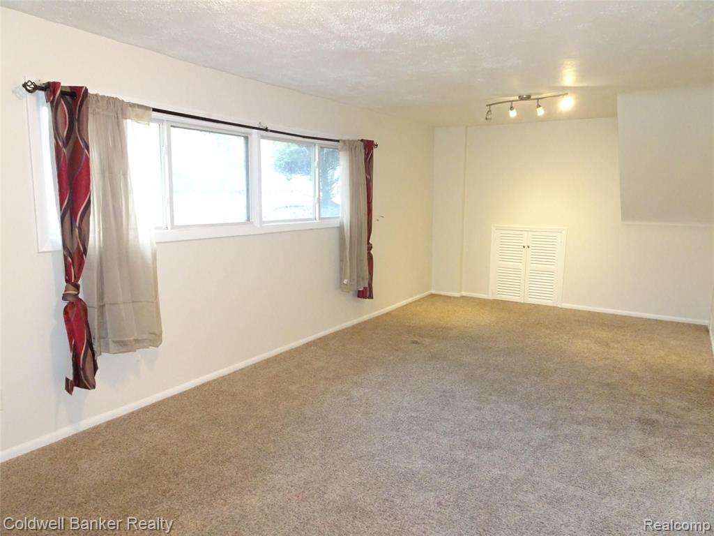 32015 Farmersville Road Farmington Hills, MI 48334 - Photo 38 of 57