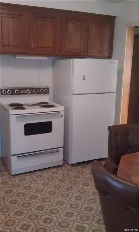 217 Chandler Street Romeo, MI 48065 - Photo 4 of 8 kitchen.jpg