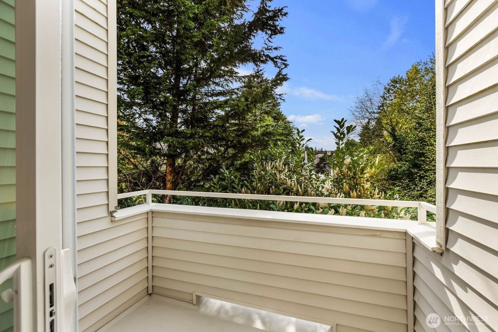 10237 Southeast 3rd Street, Unit 5 Bellevue, WA 98004 - Photo 12 of 35