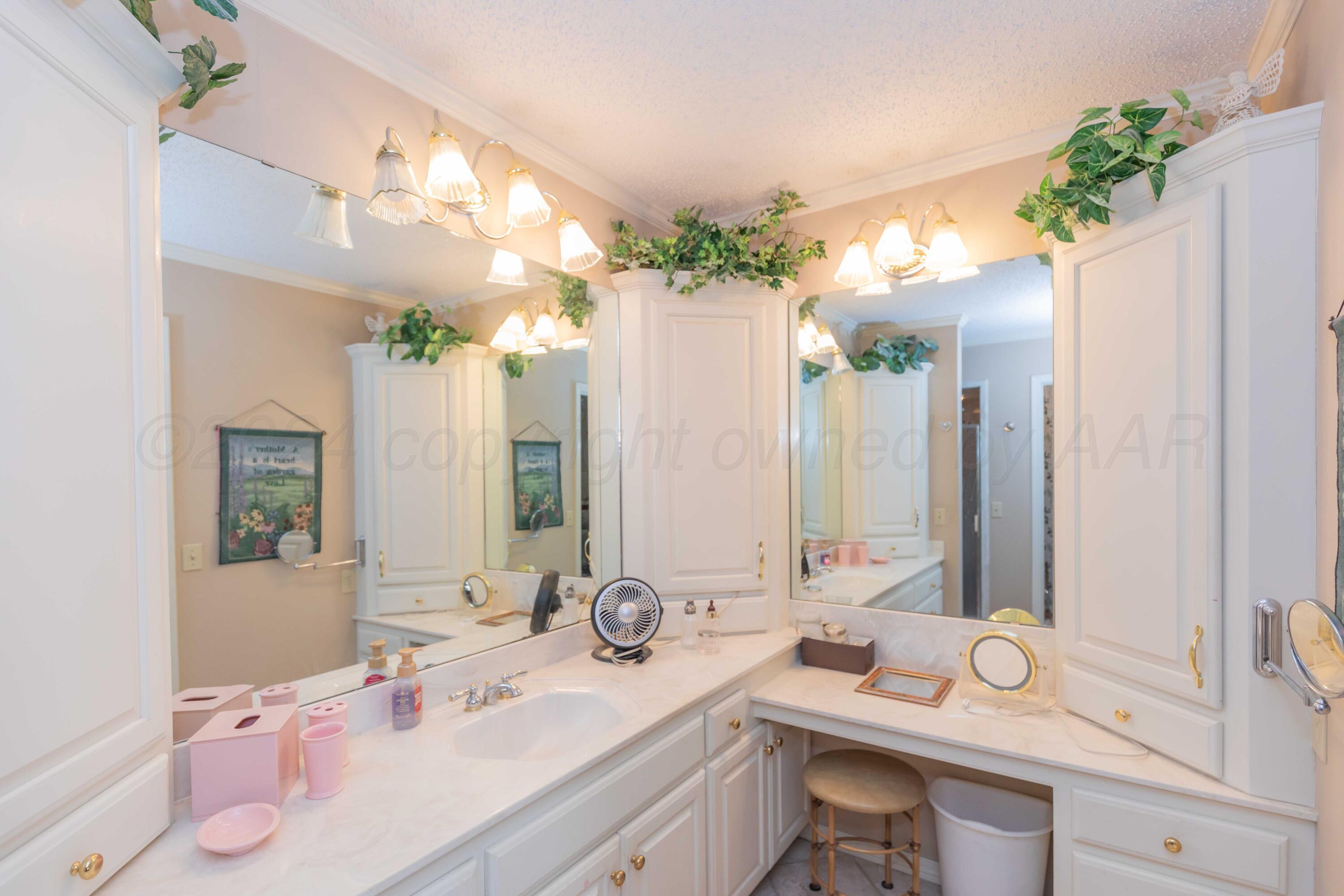 2805 James Louis Drive Amarillo, TX 79110 - Photo 22 of 42 PRIMARY BATH VIEW 1