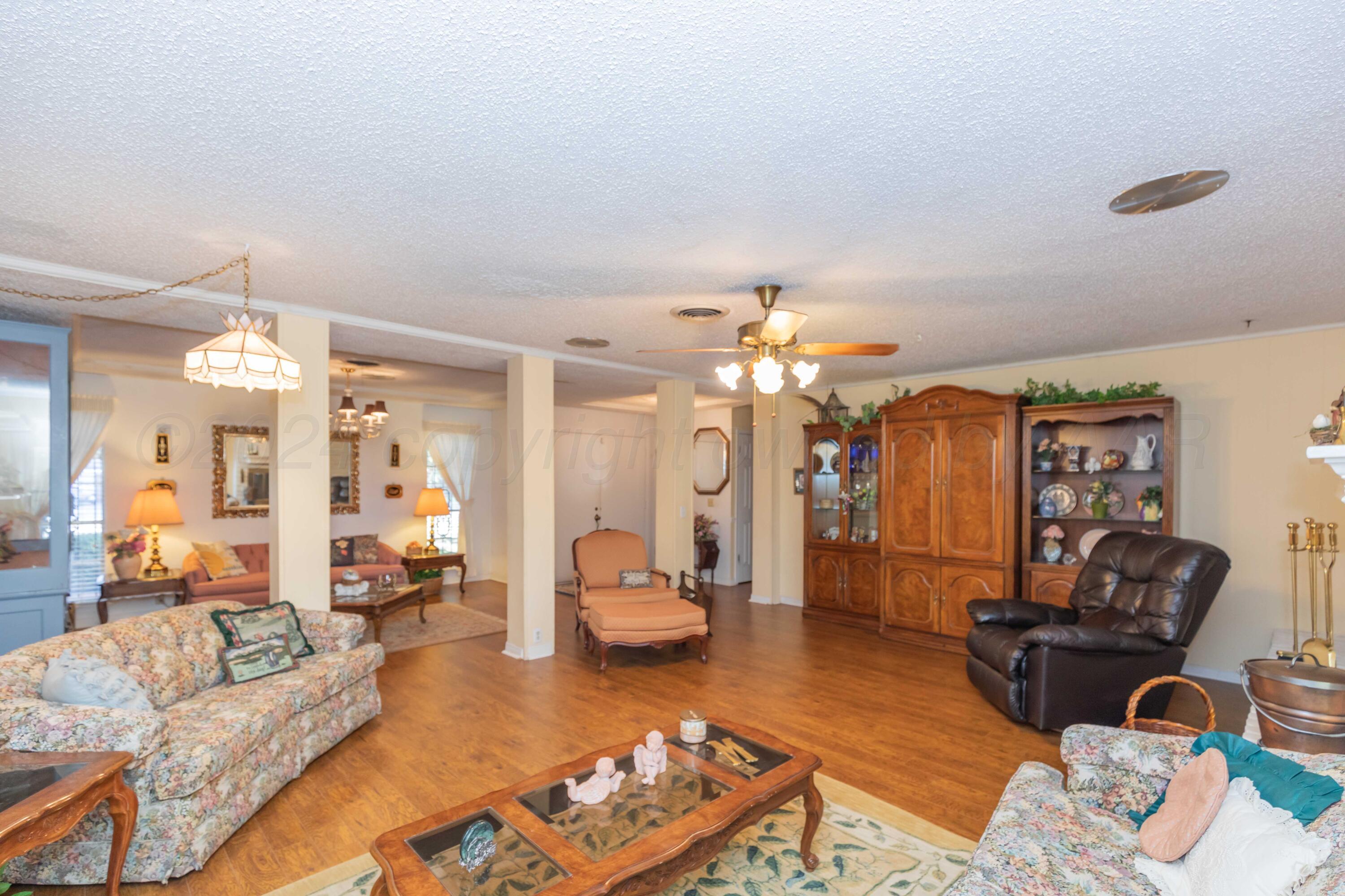 2805 James Louis Drive Amarillo, TX 79110 - Photo 9 of 42 DEN VIEW 3