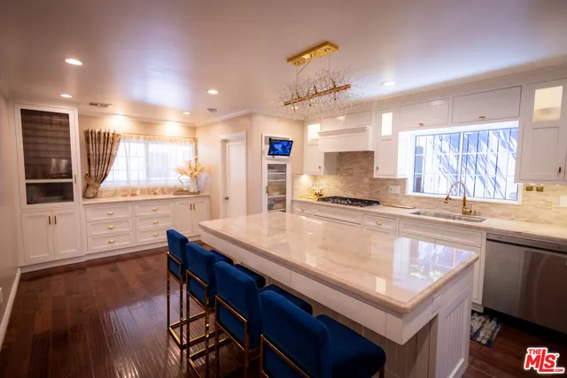 $1,299,000 | 6449 Radford Avenue, North Hollywood, CA 91606