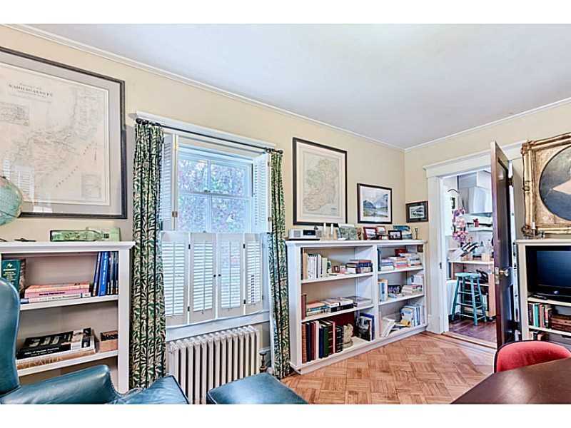43 South Pier Road Narragansett, RI 02882 - Photo 13 of 25 Studio/Study/Office. Study/ office off kitchen and entry.