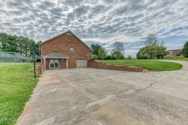 $800,000 | 1237 White Top Road, Bluff City, TN 37618