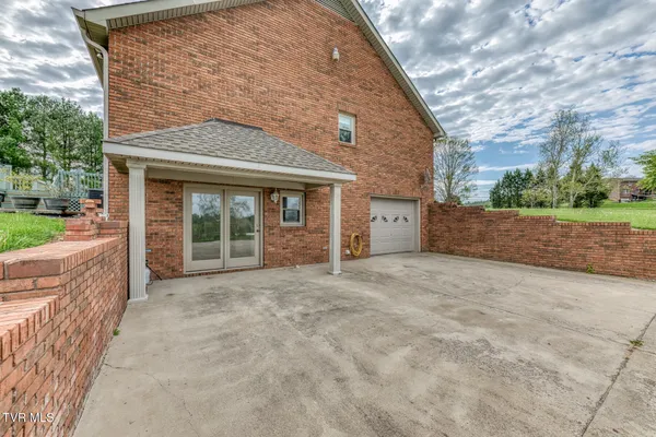 $800,000 | 1237 White Top Road, Bluff City, TN 37618