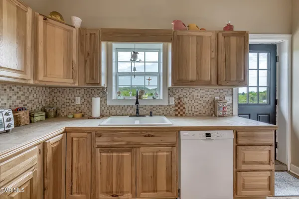 $800,000 | 1237 White Top Road, Bluff City, TN 37618