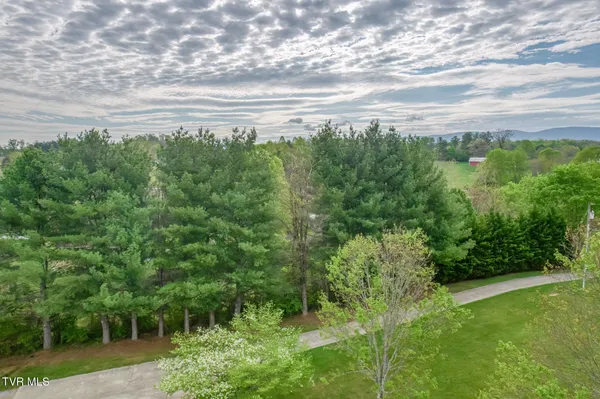 $800,000 | 1237 White Top Road, Bluff City, TN 37618