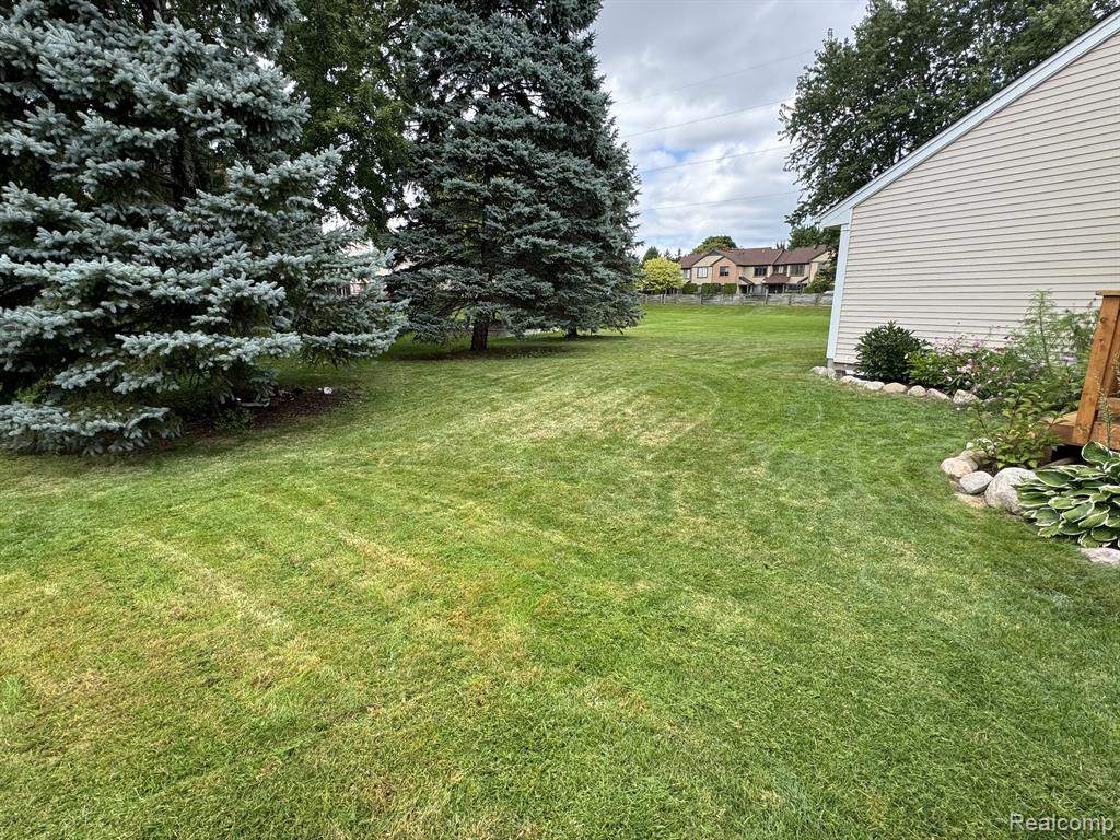 384 Huntington Court Rochester Hills, MI 48307 - Photo 31 of 34