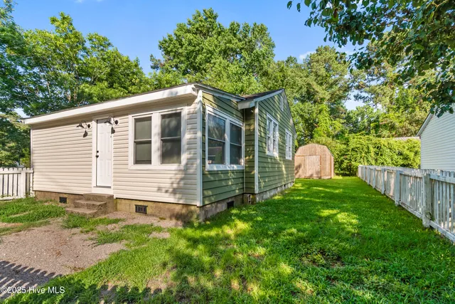 $179,900 | 200 South Shore Drive, Jacksonville, NC 28540