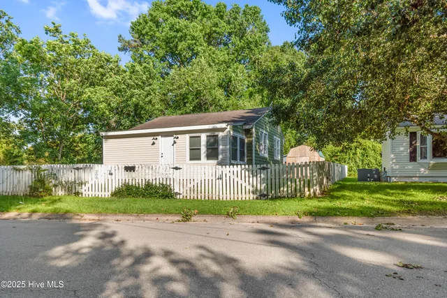 $179,900 | 200 South Shore Drive, Jacksonville, NC 28540