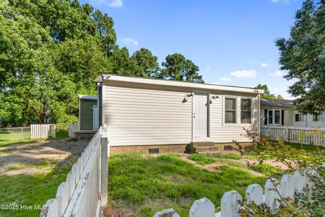 $179,900 | 200 South Shore Drive, Jacksonville, NC 28540