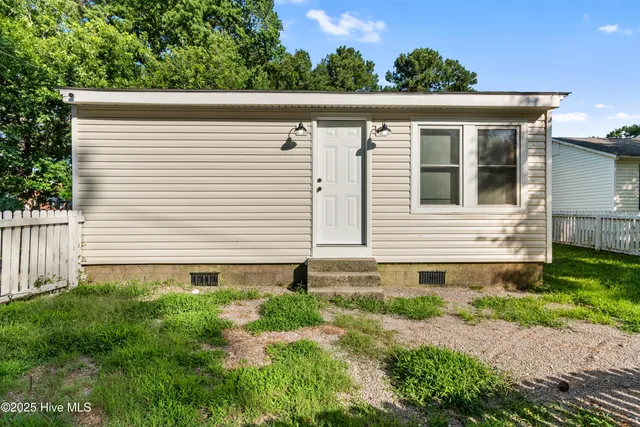 $179,900 | 200 South Shore Drive, Jacksonville, NC 28540