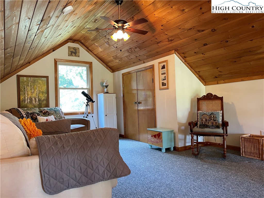 219 Lucky Alice Road Grassy Creek, NC 28631 - Photo 21 of 40 a living room with furniture