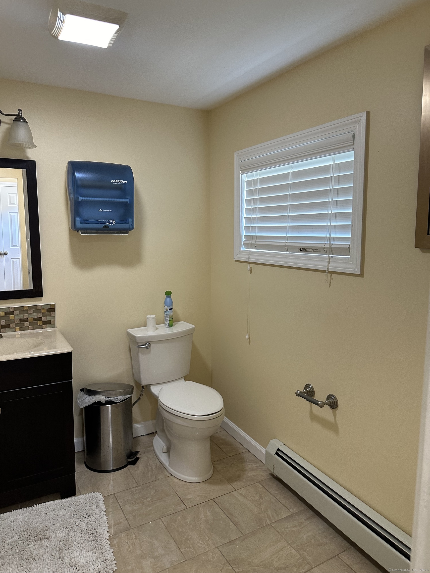 452 Newhall Street Hamden, CT 06517 - Photo 15 of 36