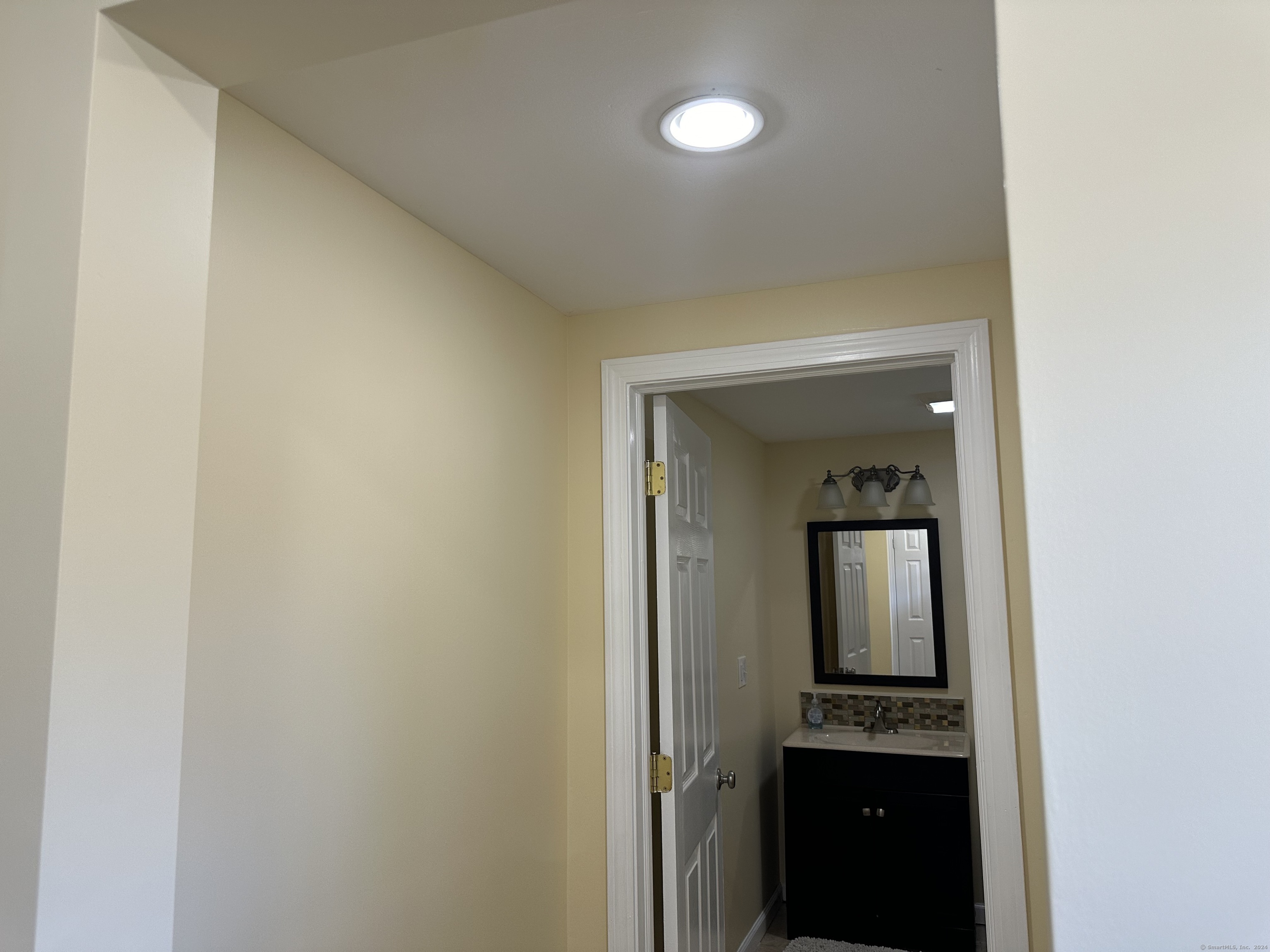 452 Newhall Street Hamden, CT 06517 - Photo 16 of 36