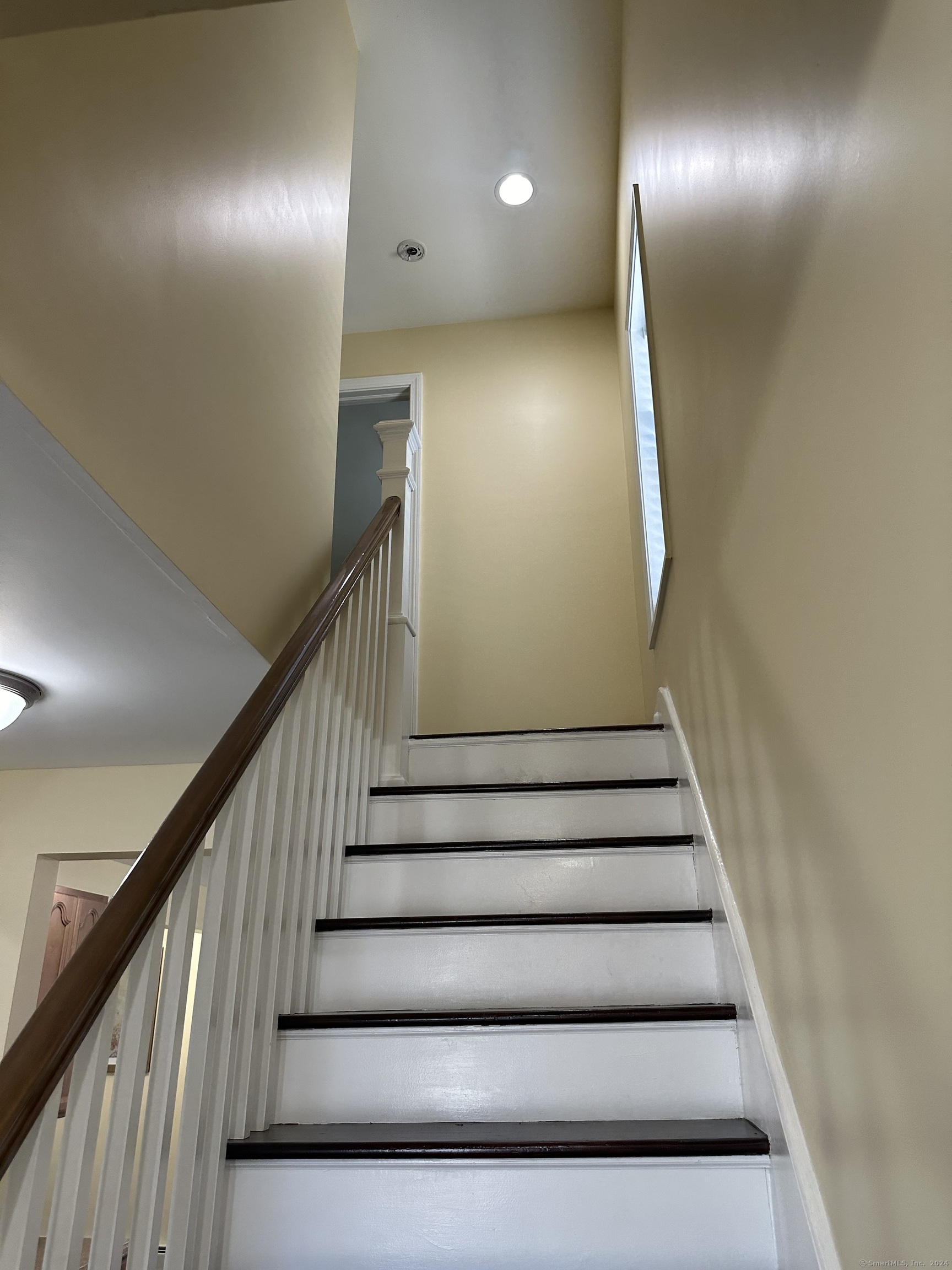 452 Newhall Street Hamden, CT 06517 - Photo 17 of 36