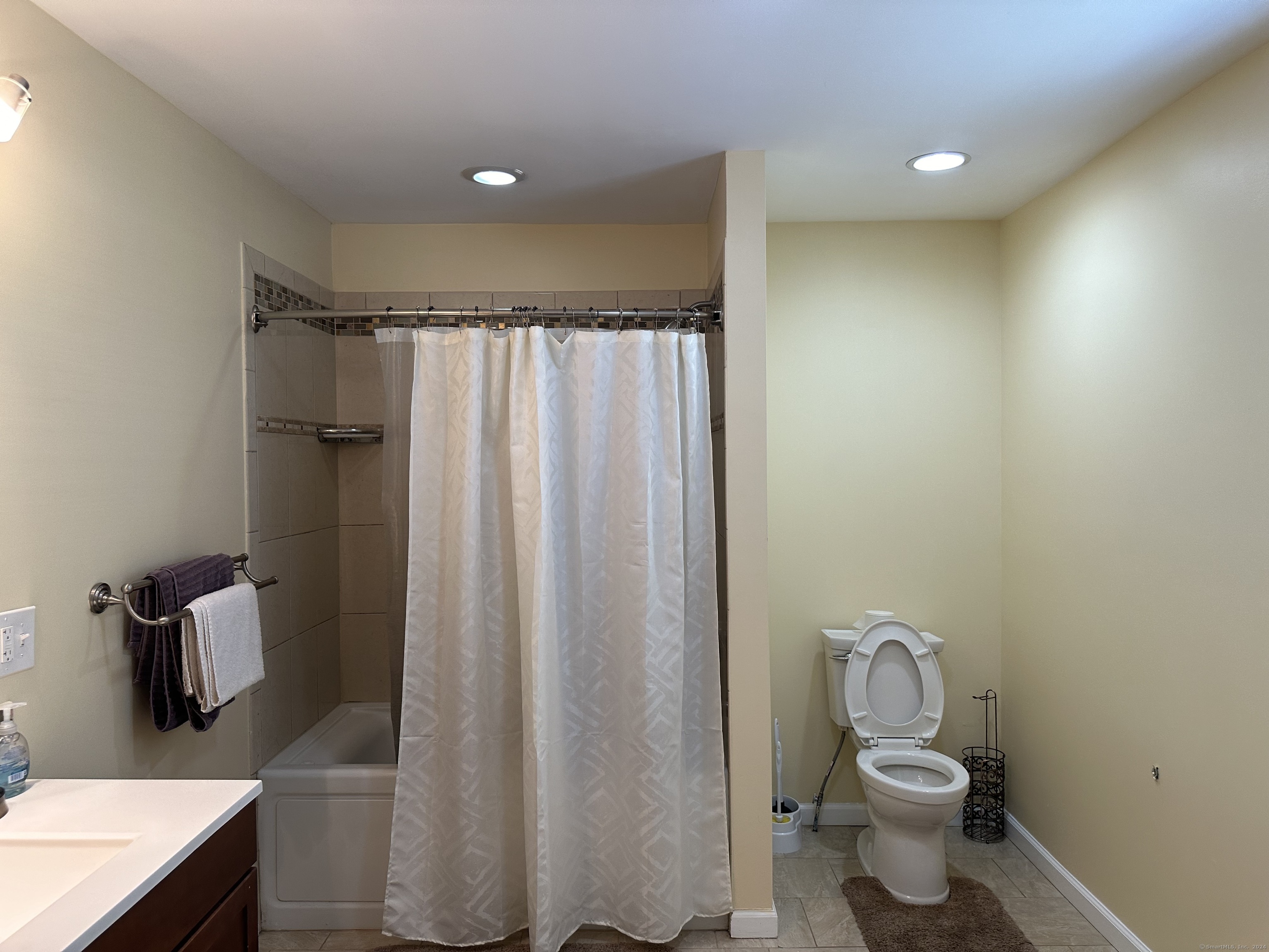 452 Newhall Street Hamden, CT 06517 - Photo 18 of 36