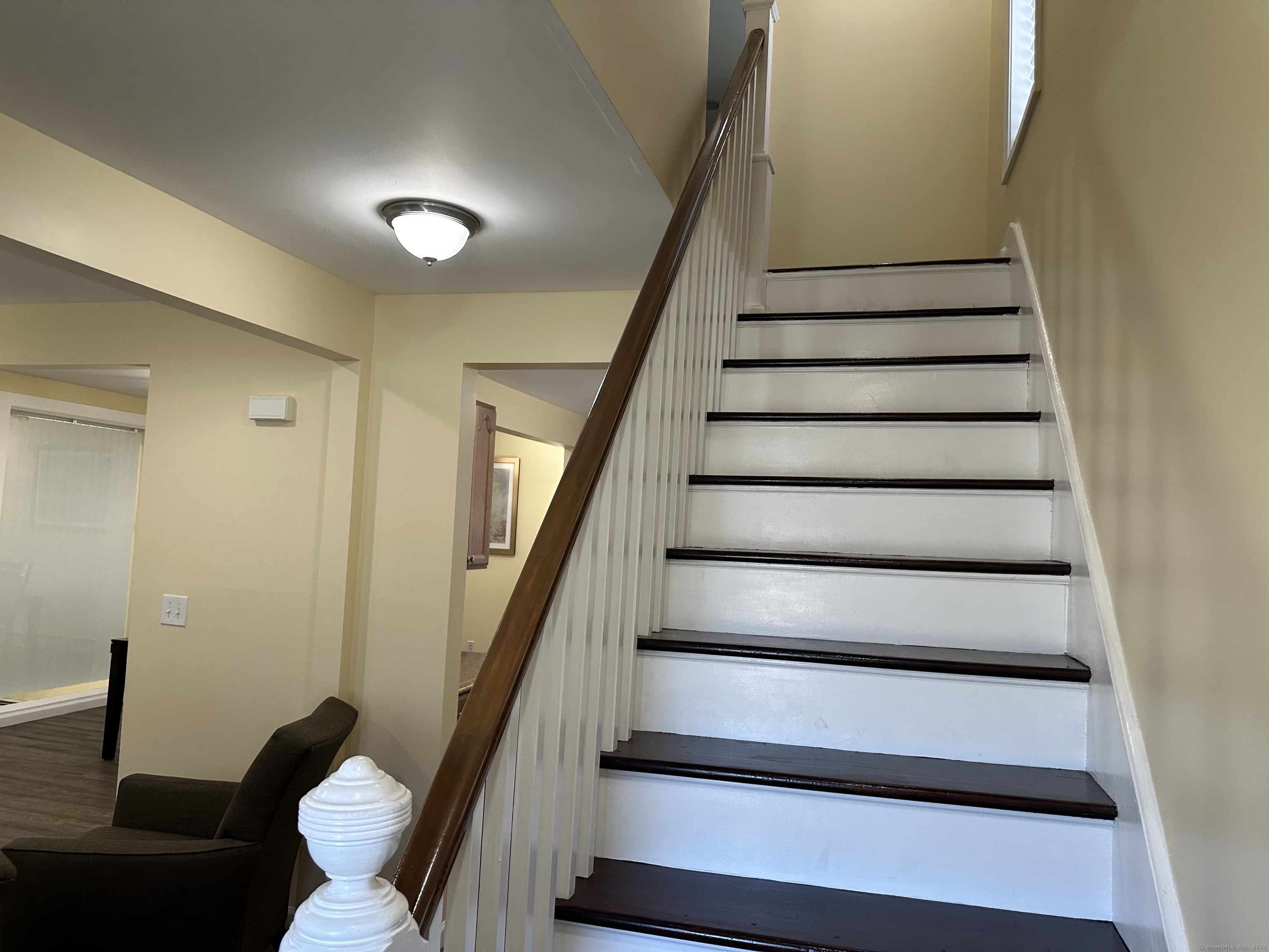 452 Newhall Street Hamden, CT 06517 - Photo 6 of 36