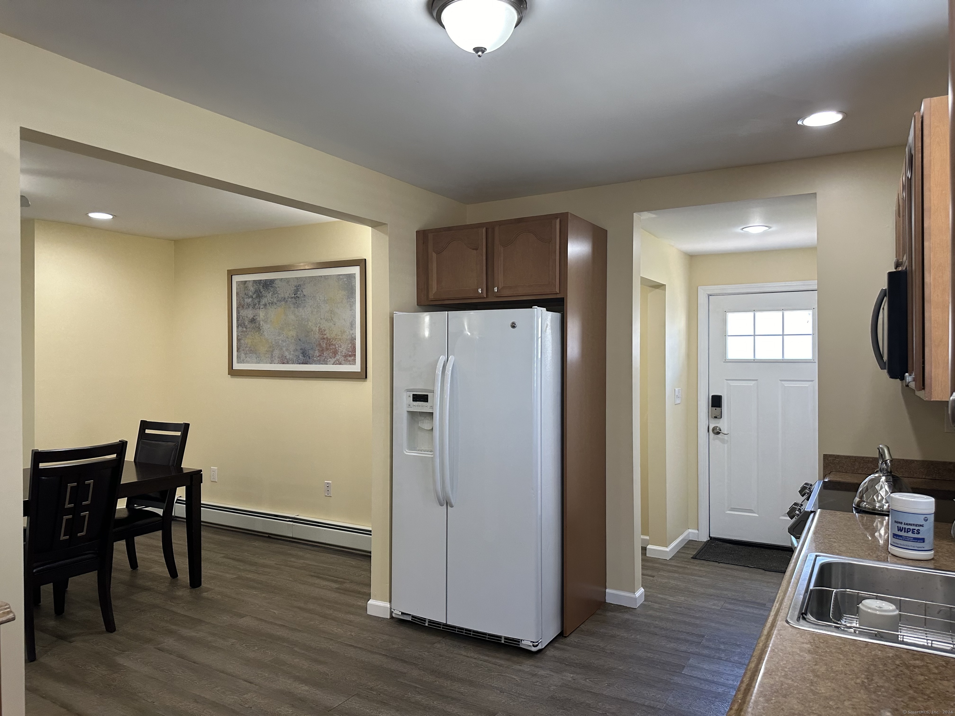 452 Newhall Street Hamden, CT 06517 - Photo 10 of 36