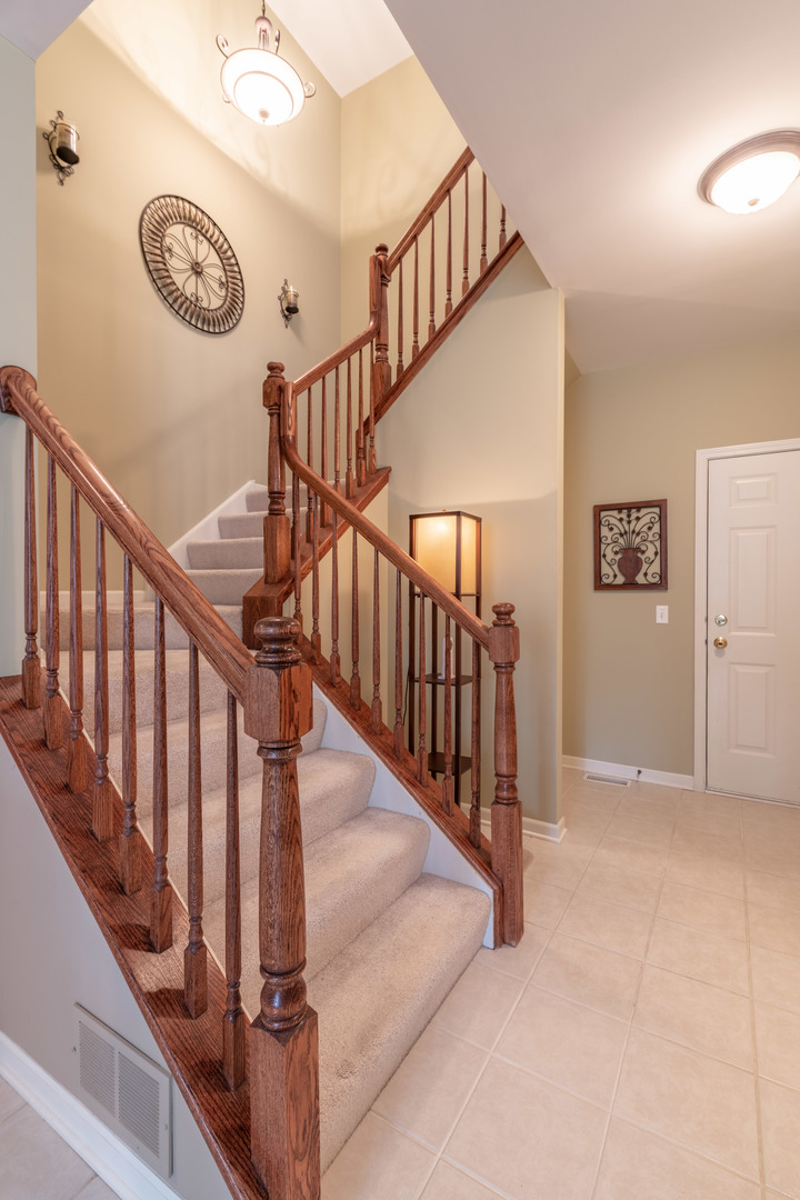 315 Ridge Road North Aurora, IL 60542 - Photo 4 of 26