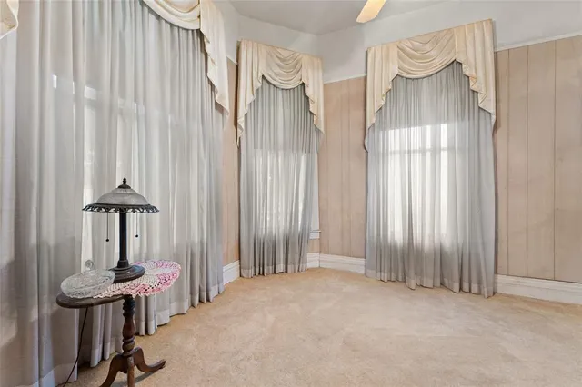 a view of entryway with interior