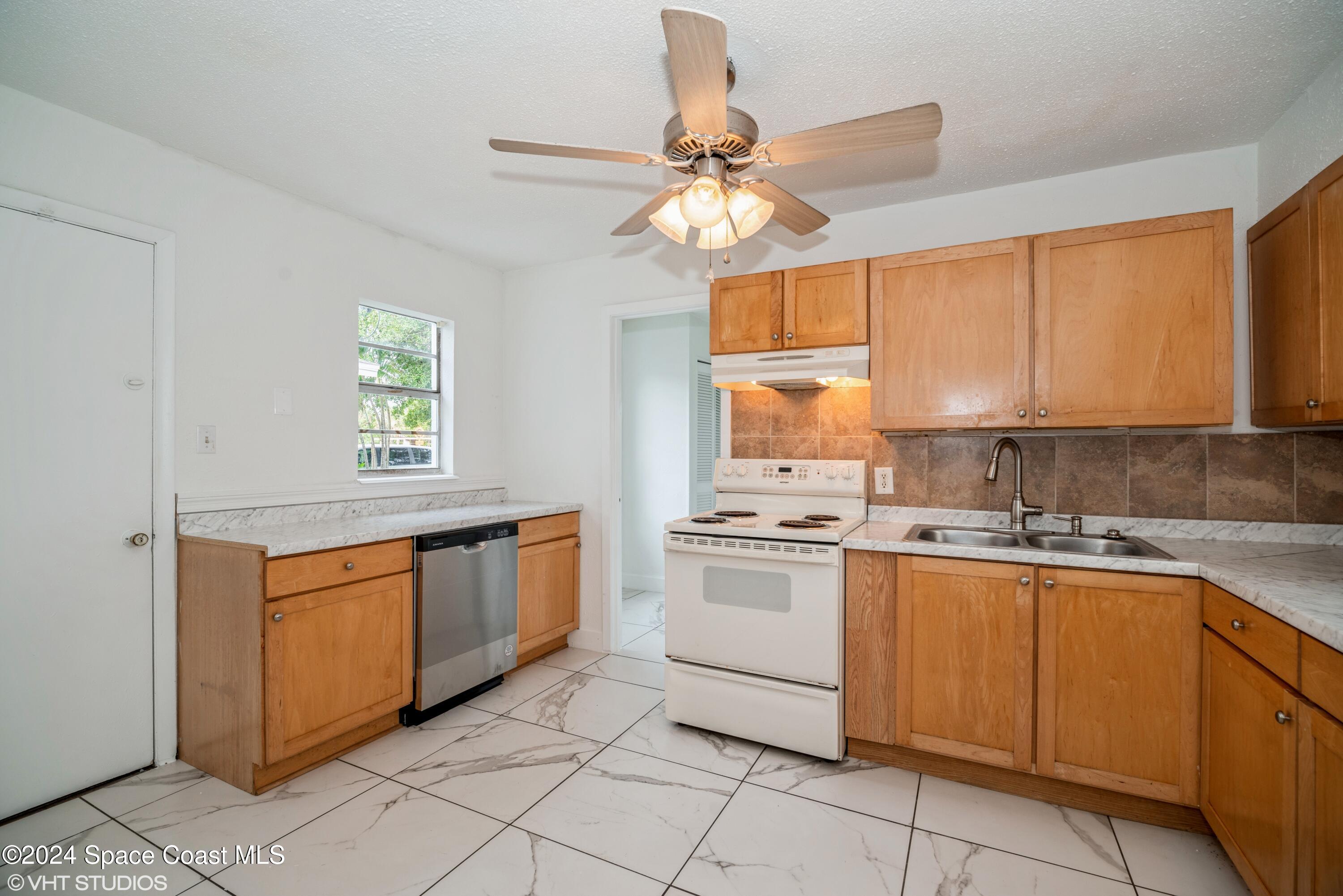 2154 Henry Street Northeast Palm Bay, FL 32905 - Photo 5 of 20 05_2154HenryStNE_5_Kitchen_HiRes