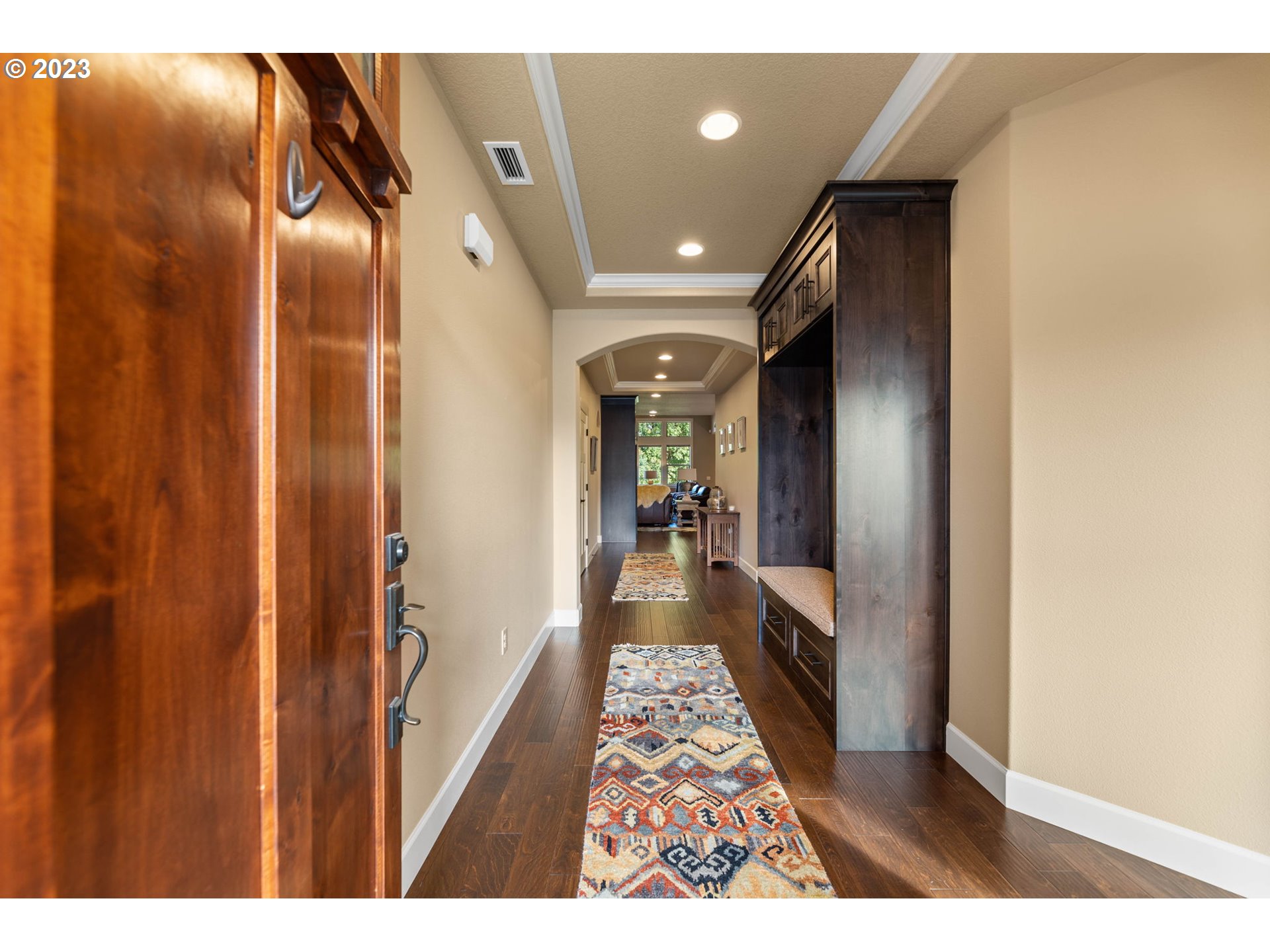 1845 South Harrier Road Ridgefield, WA 98642 - Photo 2 of 28 a hallway with a large mirror