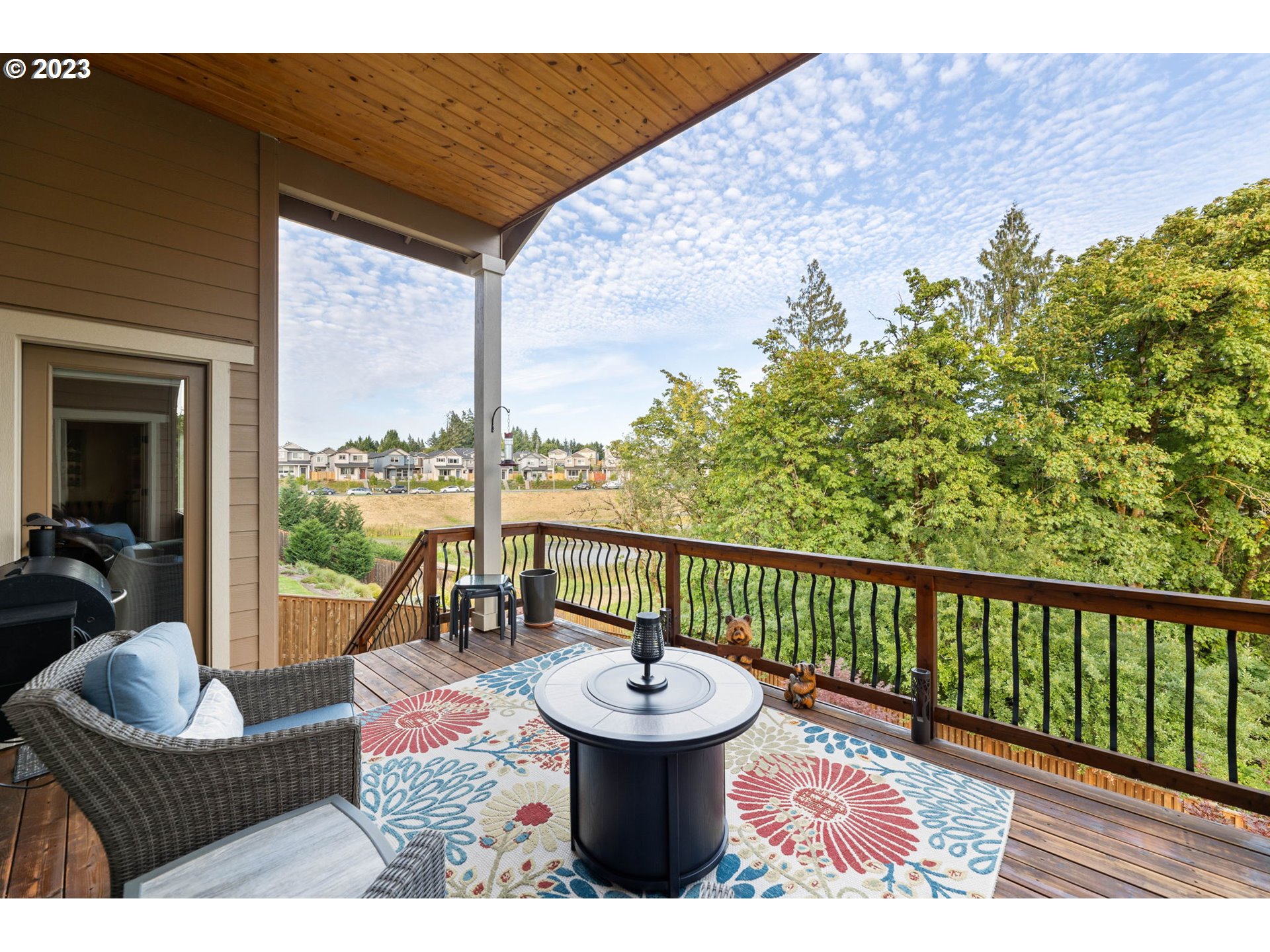 1845 South Harrier Road Ridgefield, WA 98642 - Photo 25 of 28 a view of balcony with couch and chairs