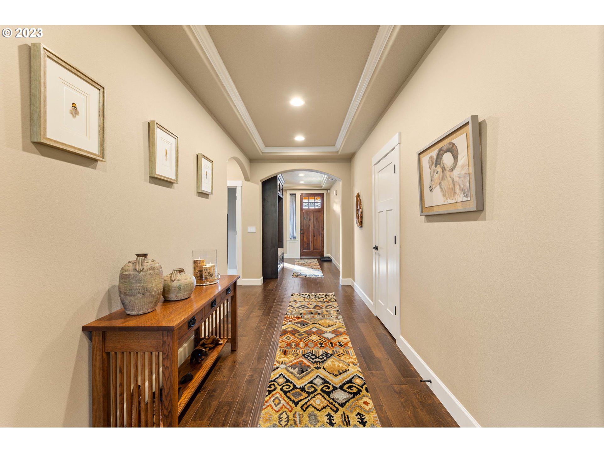 1845 South Harrier Road Ridgefield, WA 98642 - Photo 4 of 28 a hallway with table and couch