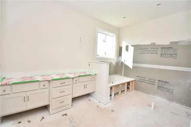 $869,000 | 8308 Northeast 76th Terrace, Kansas City, MO 64158