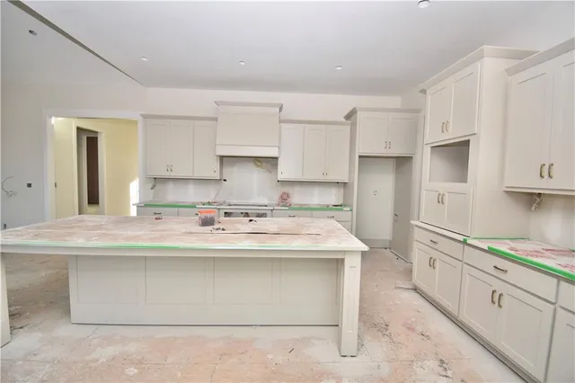 $869,000 | 8308 Northeast 76th Terrace, Kansas City, MO 64158