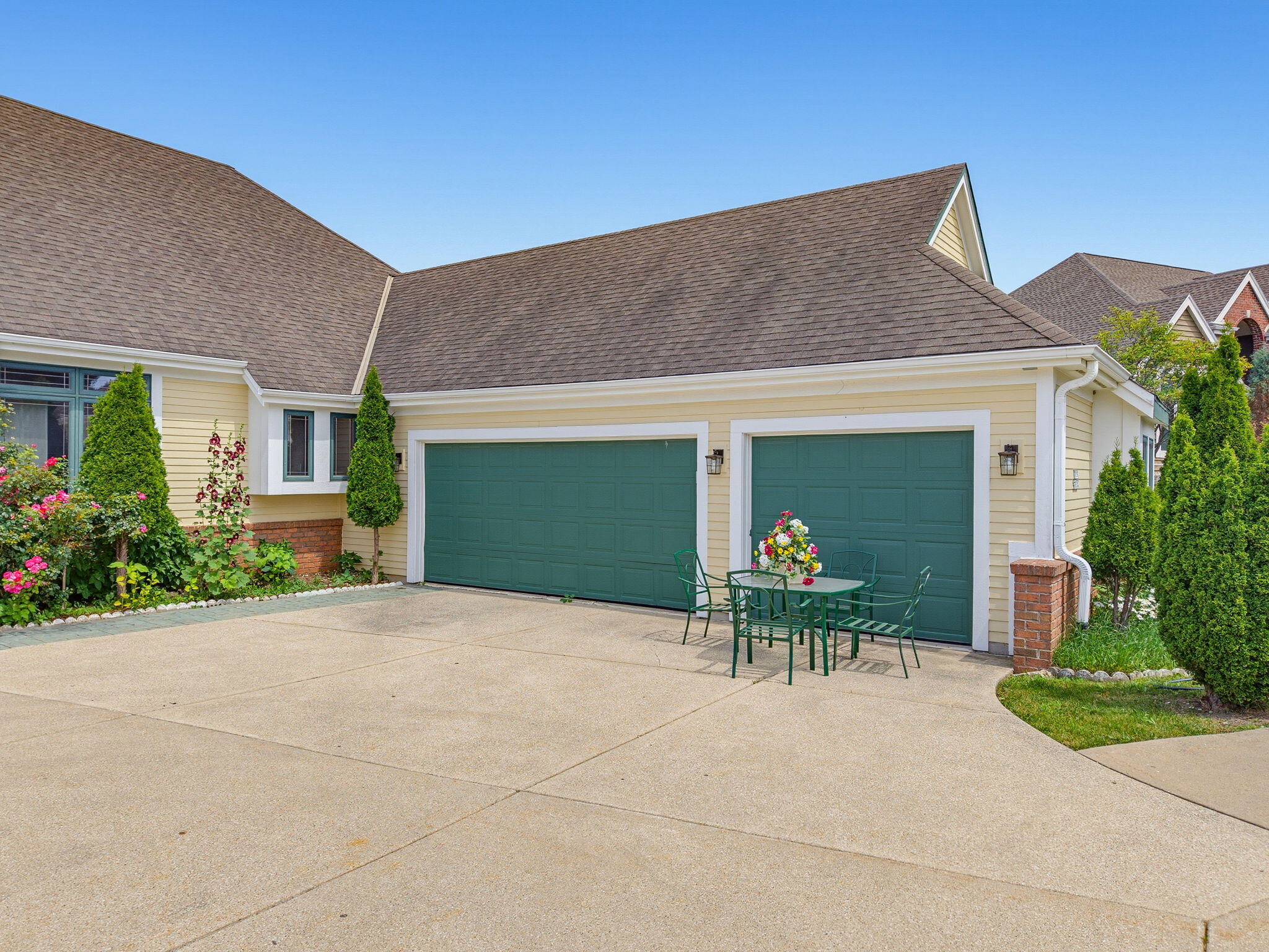 W225N3524 Wethersfield Road Pewaukee, WI 53072 - Photo 3 of 47 4-web-or-mls-w225n3524-wethersfield-rd
