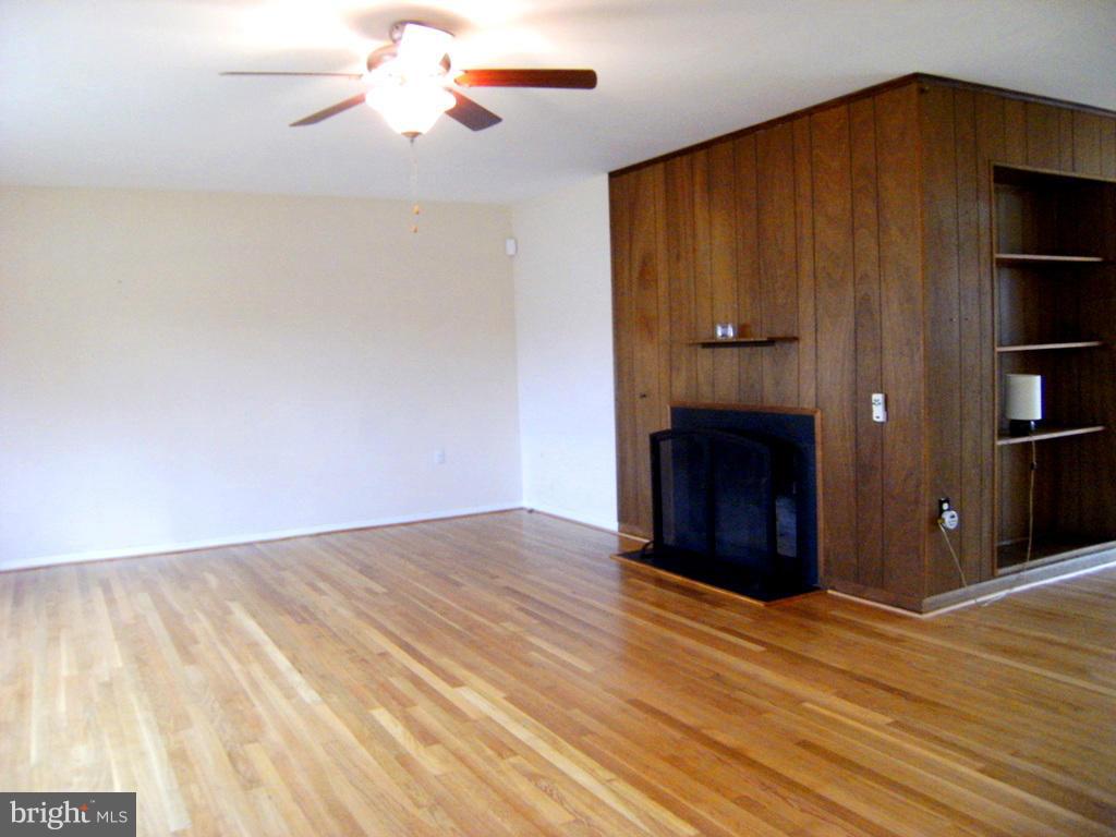 3317 Old Annapolis Road Laurel, MD 20724 - Photo 6 of 30 Living Room