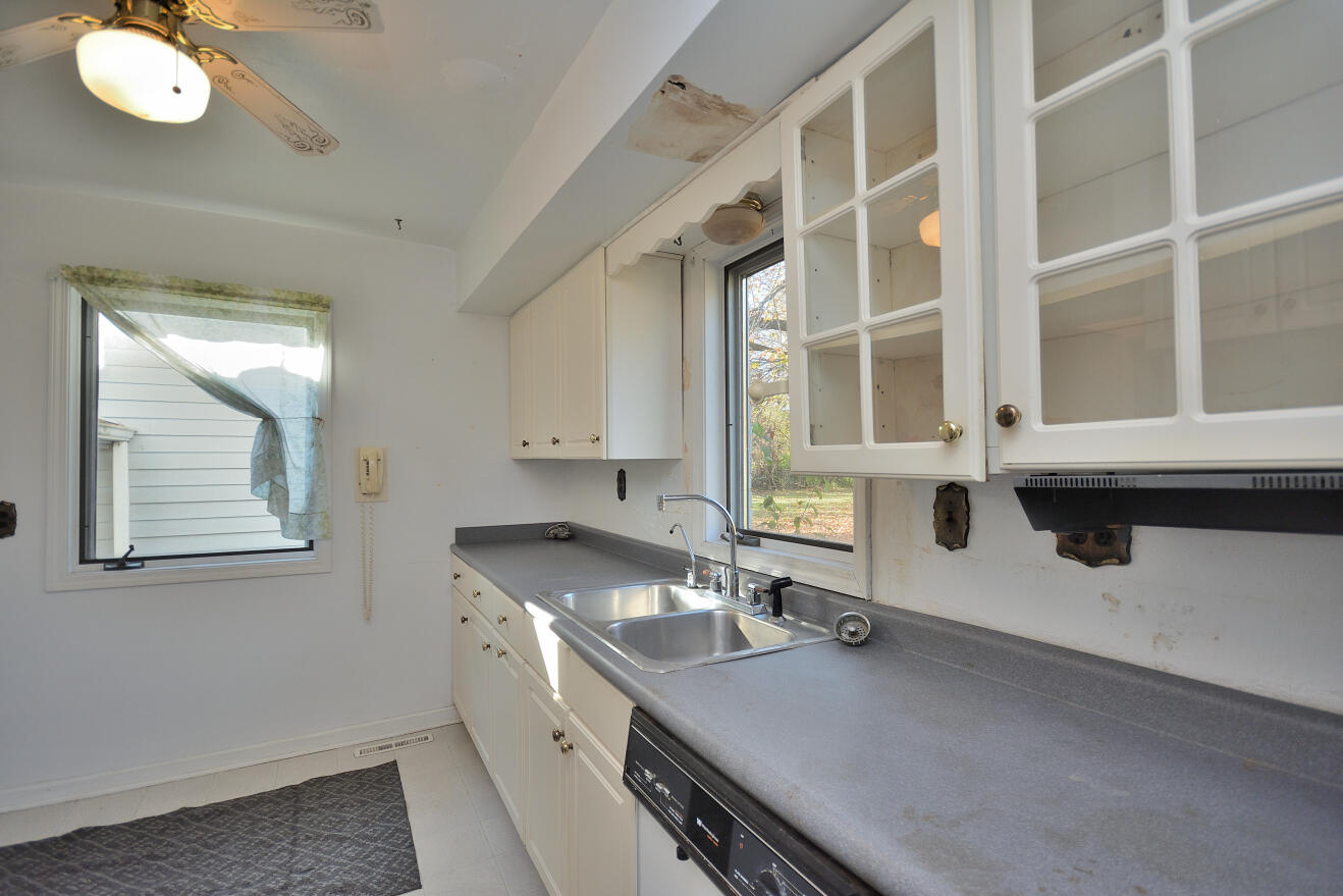 2365 North Calhoun Road Brookfield, WI 53045 - Photo 4 of 33 DSC_0030_1730