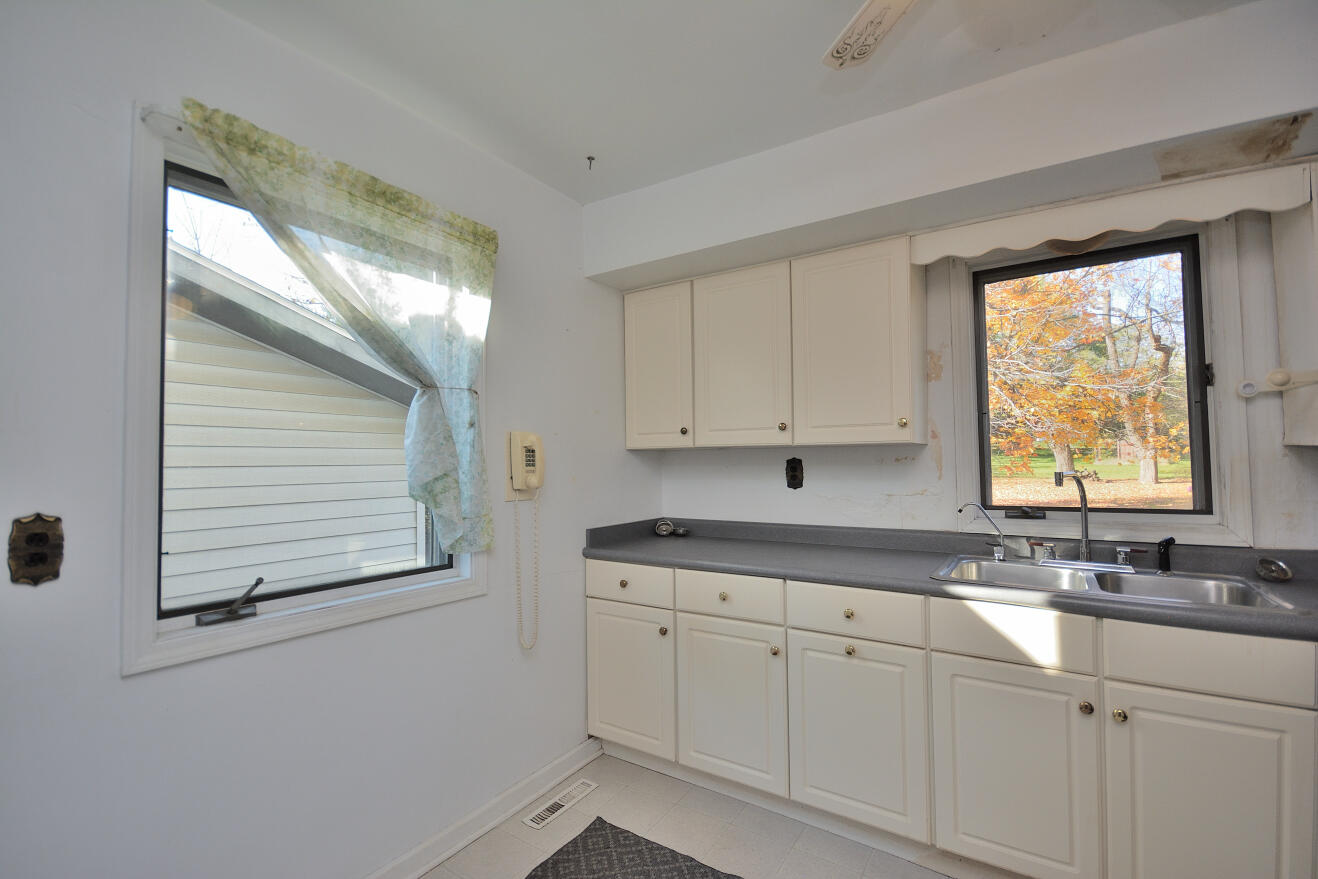 2365 North Calhoun Road Brookfield, WI 53045 - Photo 6 of 33 DSC_0027_1727