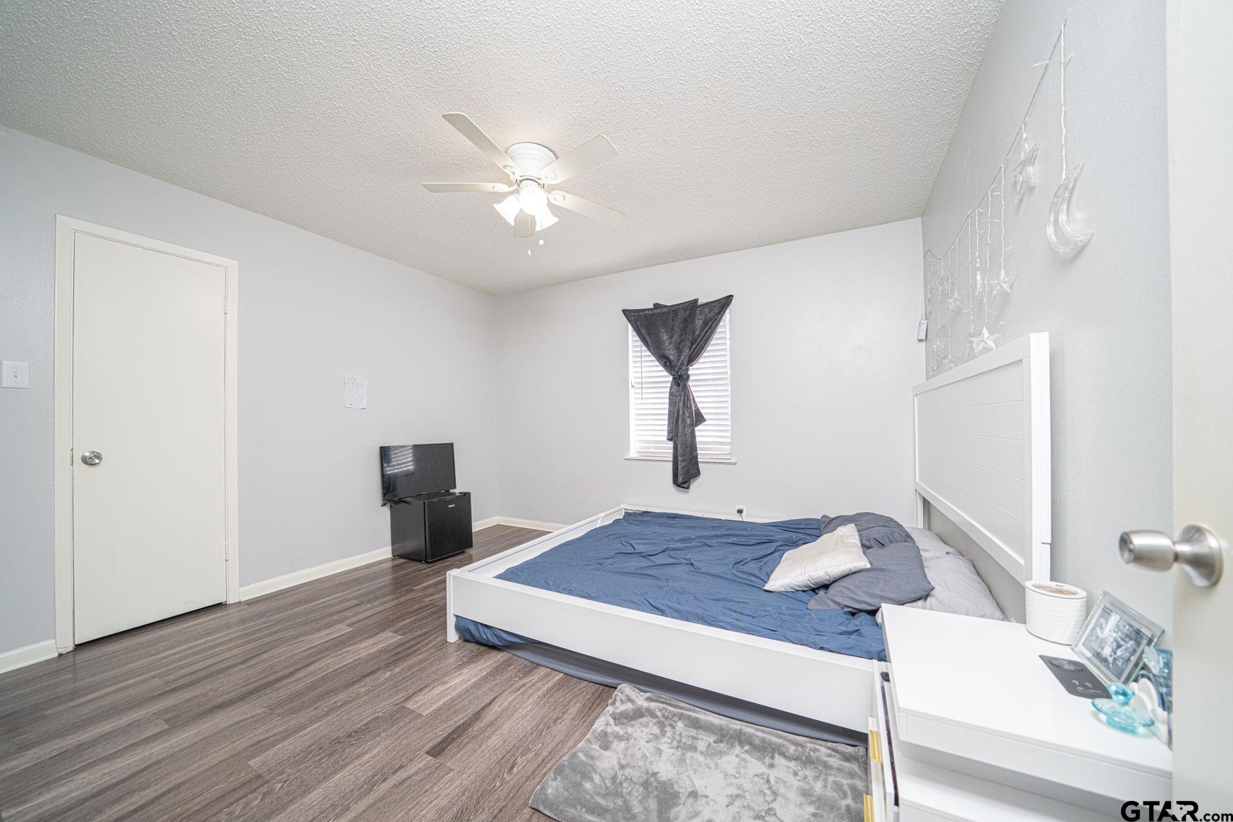 603 Waggoner Street Longview, TX 75604 - Photo 14 of 22 a living room with wooden floor and furniture