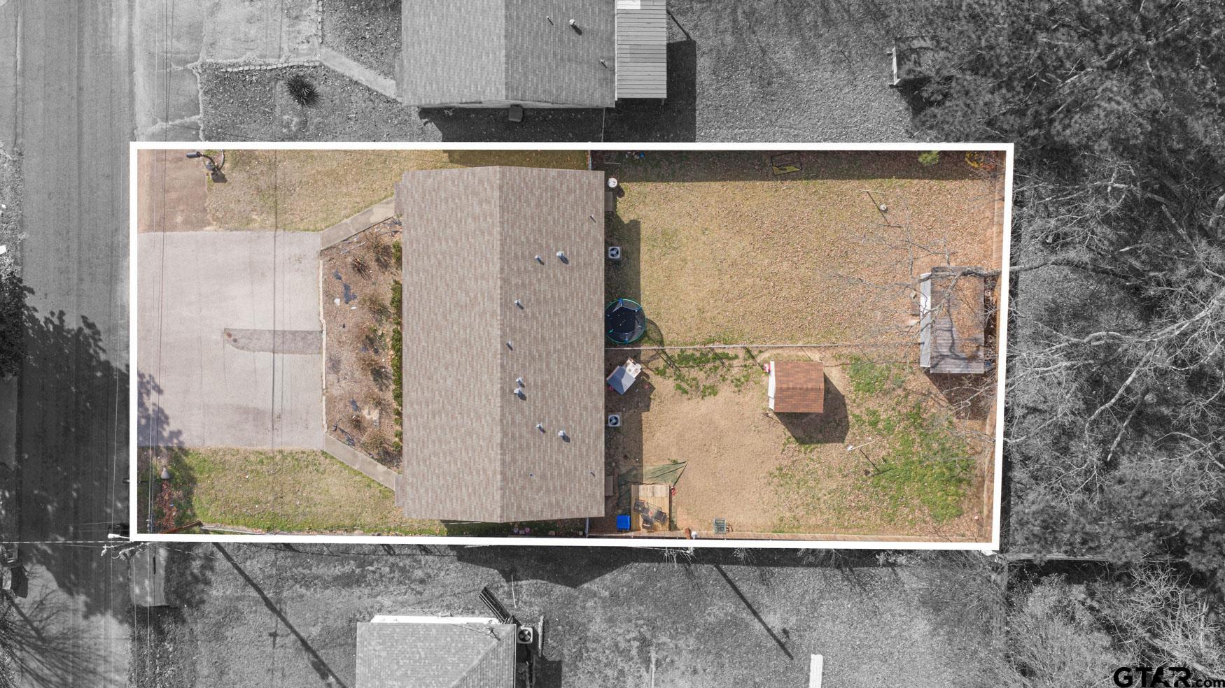 603 Waggoner Street Longview, TX 75604 - Photo 20 of 22 a bathroom with a shower