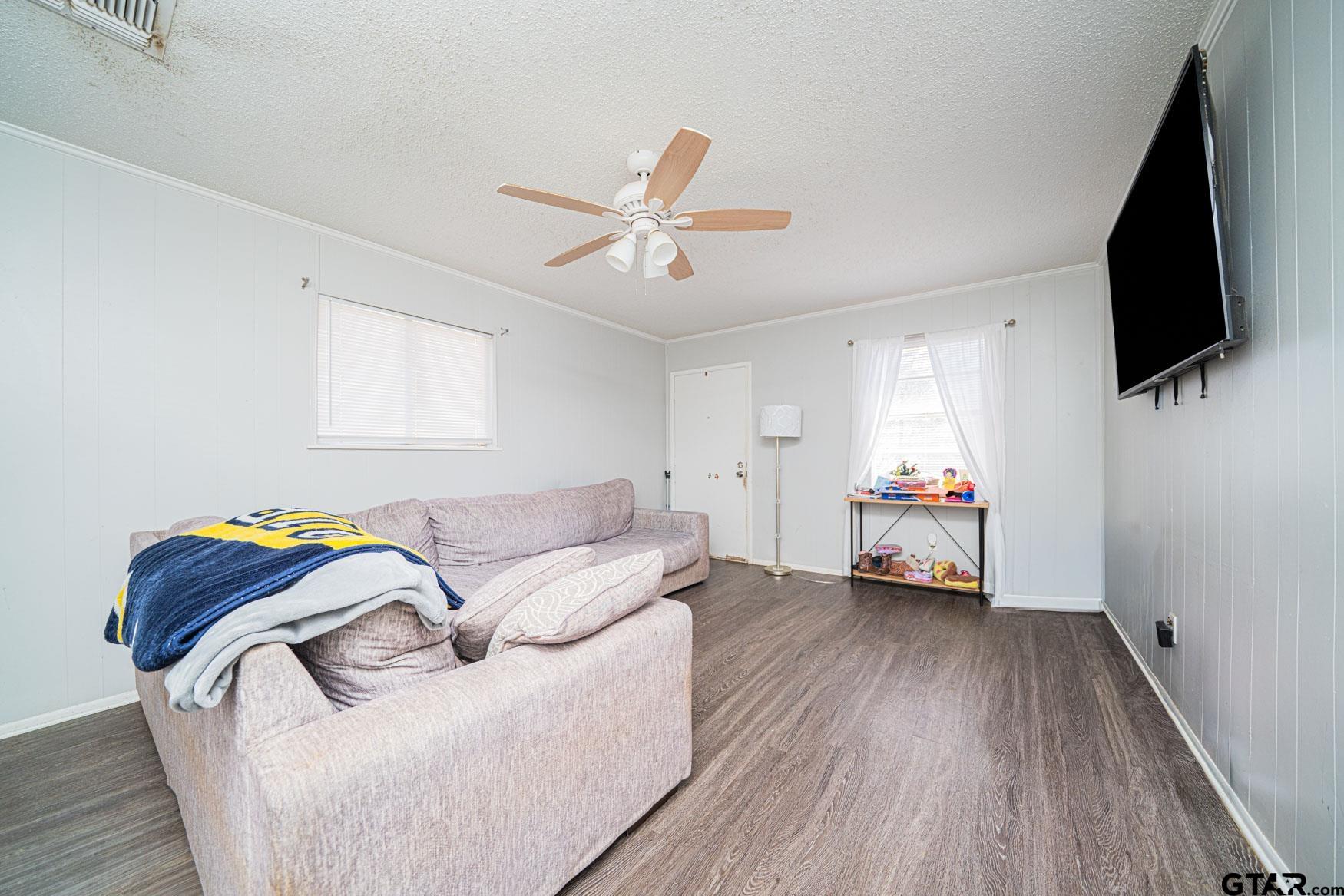 603 Waggoner Street Longview, TX 75604 - Photo 3 of 22 a living room with furniture and a flat screen tv