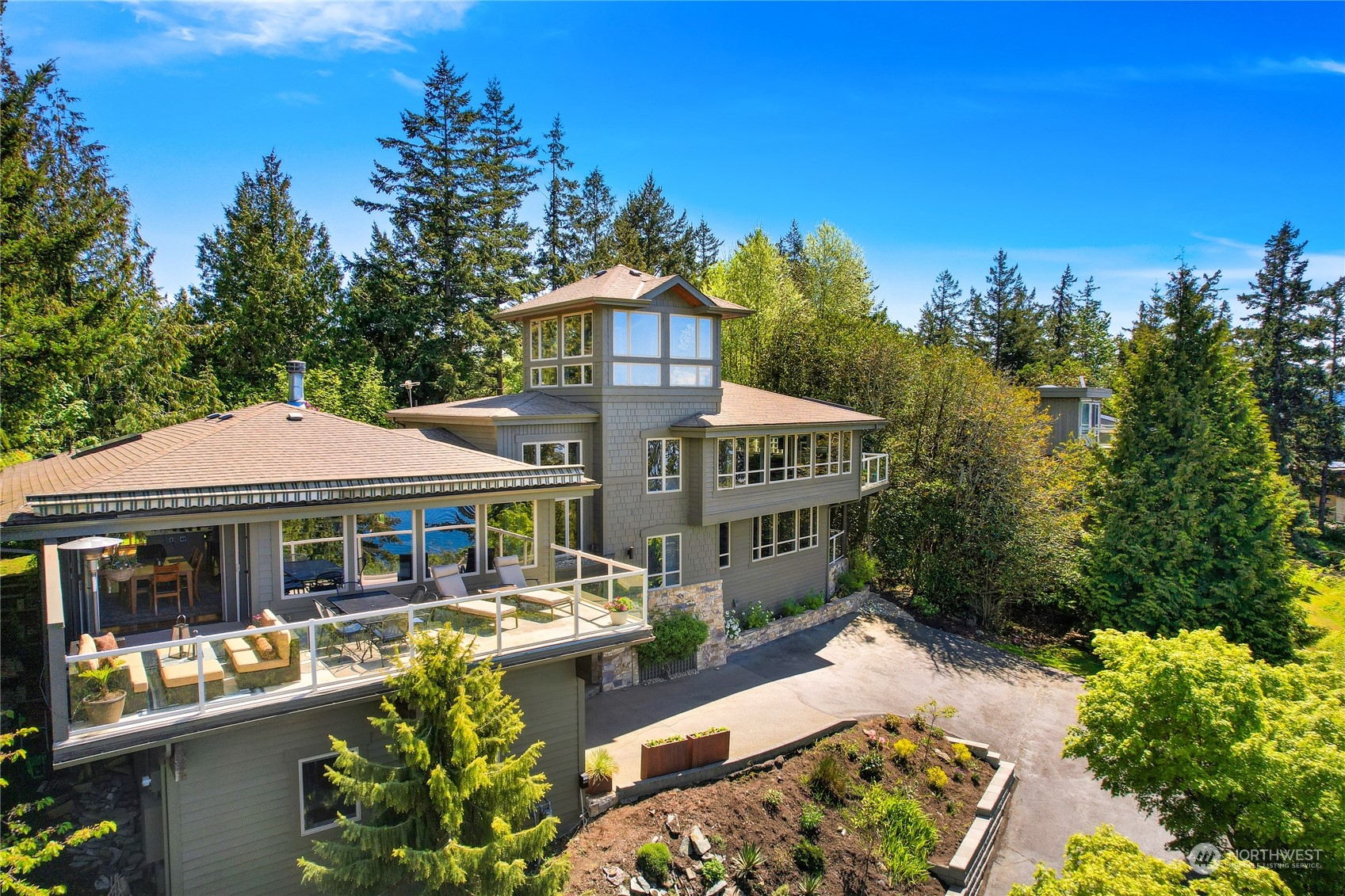 711 Briar Road Bellingham, WA 98225 - Photo 38 of 40 a front view of a house with garden