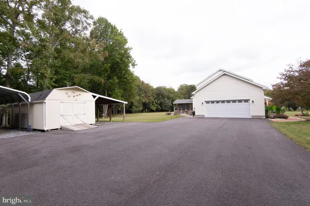 a view of a house with backyard and garage