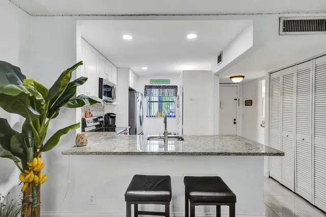 $124,900 | 3060 Holiday Springs Boulevard, Unit 106, Margate, FL 33063