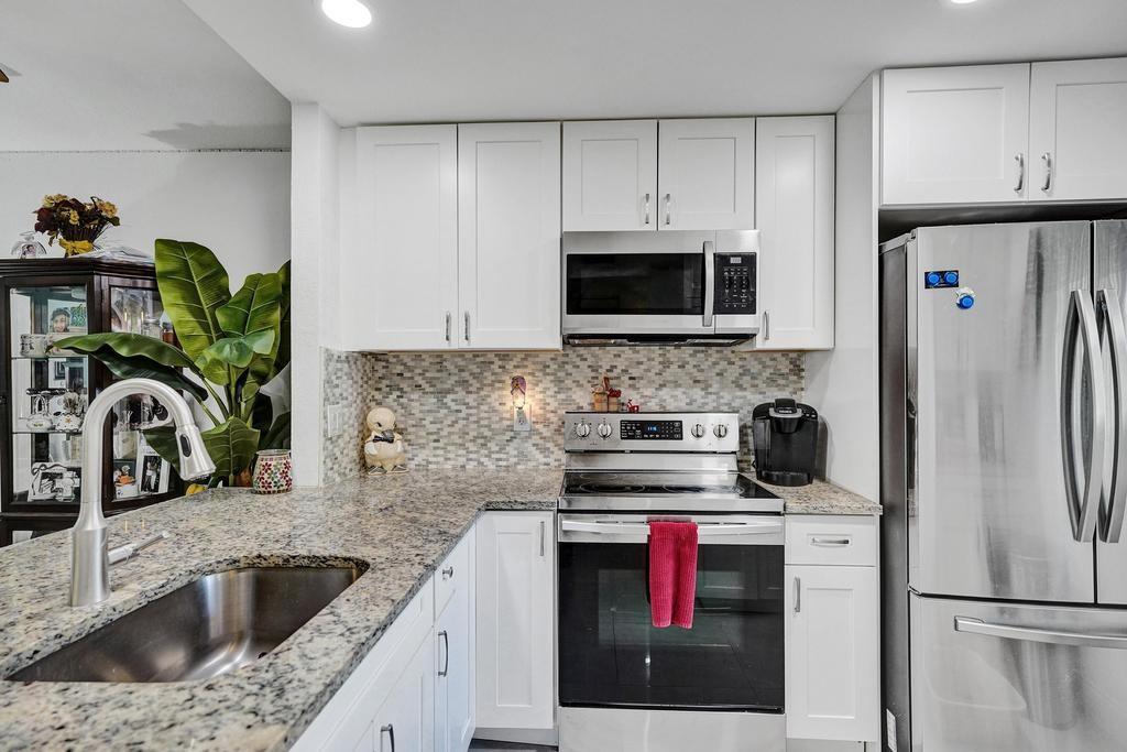 3060 Holiday Springs Boulevard, Unit 106 Margate, FL 33063 - Photo 4 of 16