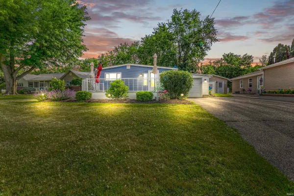 $275,000 | 2515 Ln 150 Hamilton Lake, Hamilton, IN 46742