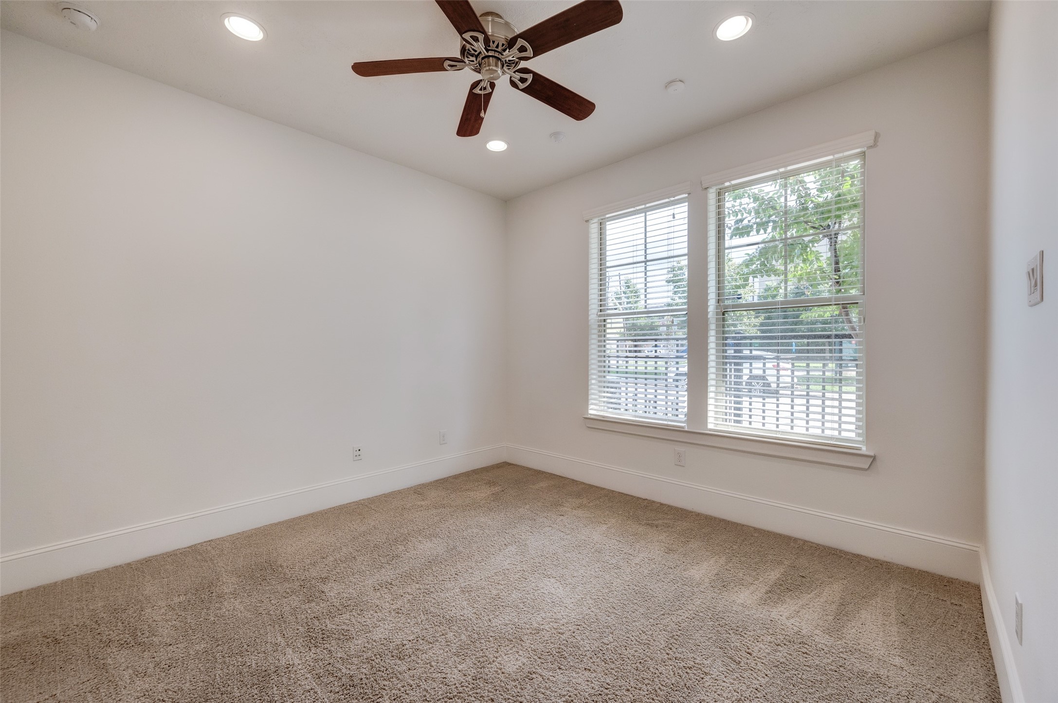 1413 Patterson Street Houston, TX 77007 - Photo 4 of 37 This room can function as a bedroom, an office or a playroom